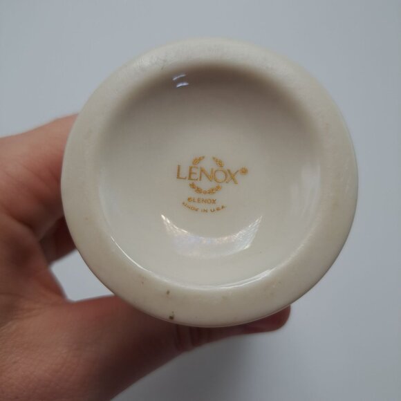 Lenox Cream Porcelain Vase With Gold Trim - Picture 8 of 8